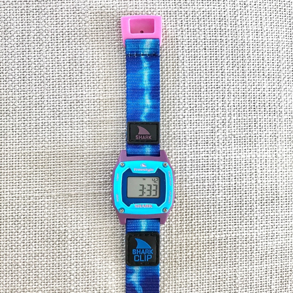 SHARK MINI CLIP TIE-DYE BLUE SEA